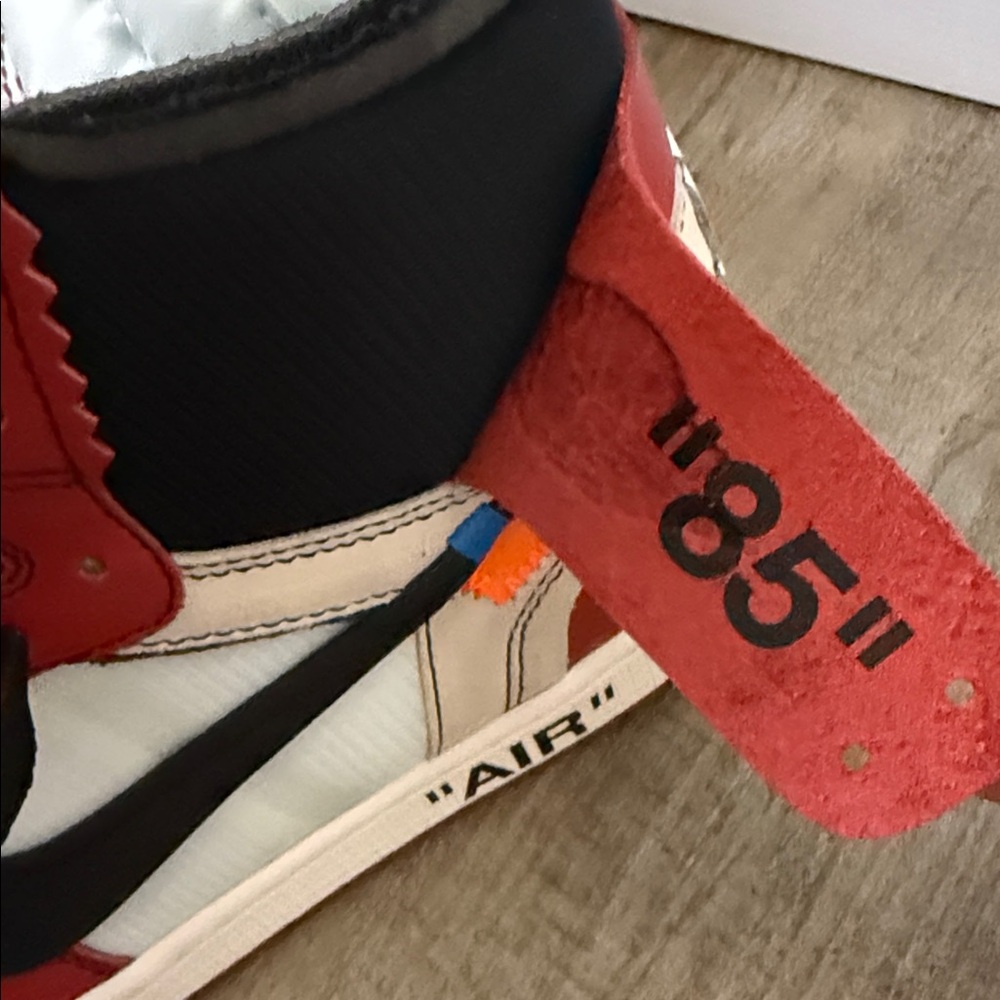 Off-White Nike Air Jordan 1 OG Shoes - Picture 4 of 10